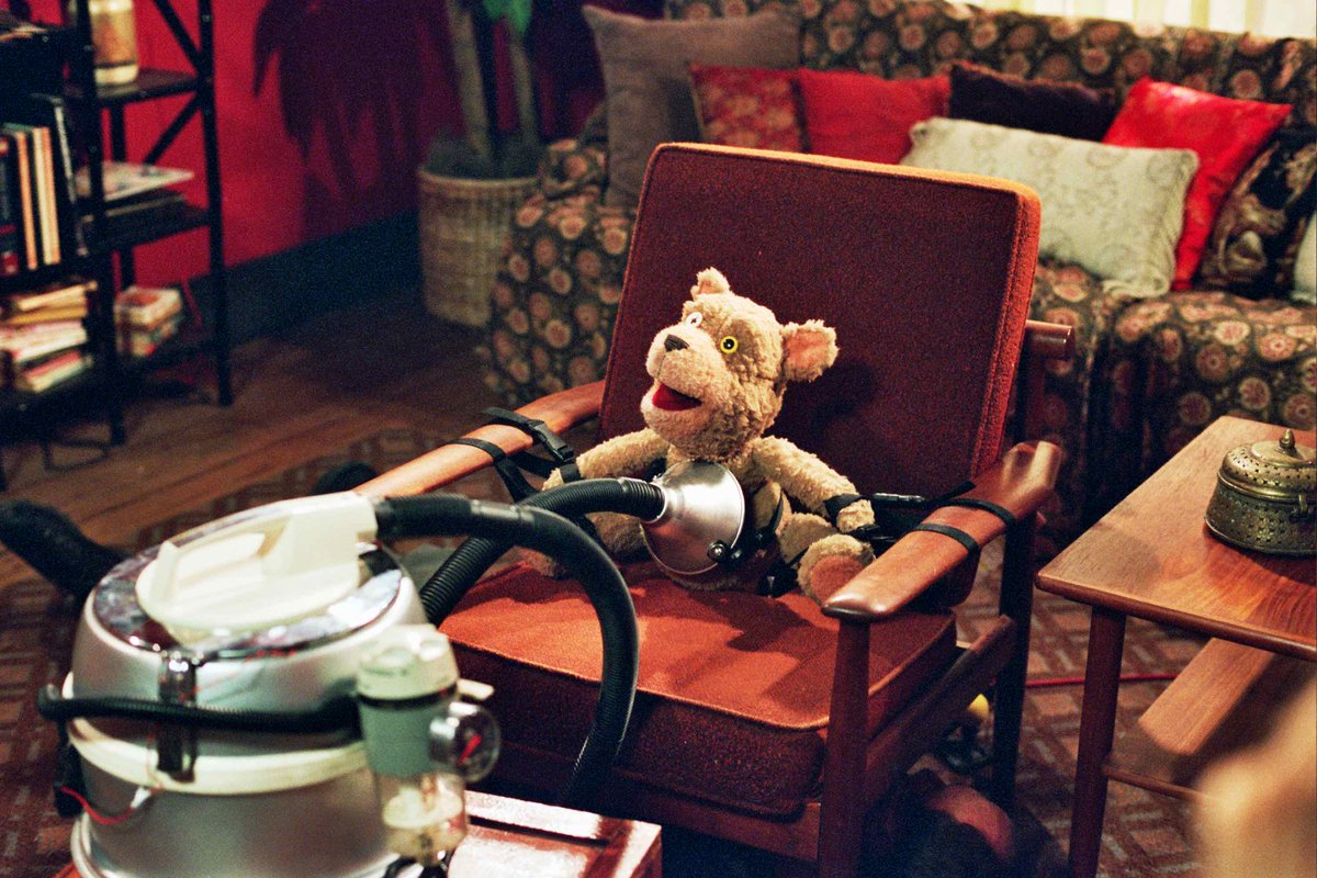 Puppets_WhoKill's tweet photo. Buttons answers a sex ad and winds up attached to an evil contraption
#puppetswhokill https://t.co/b7fsuX8ZAb