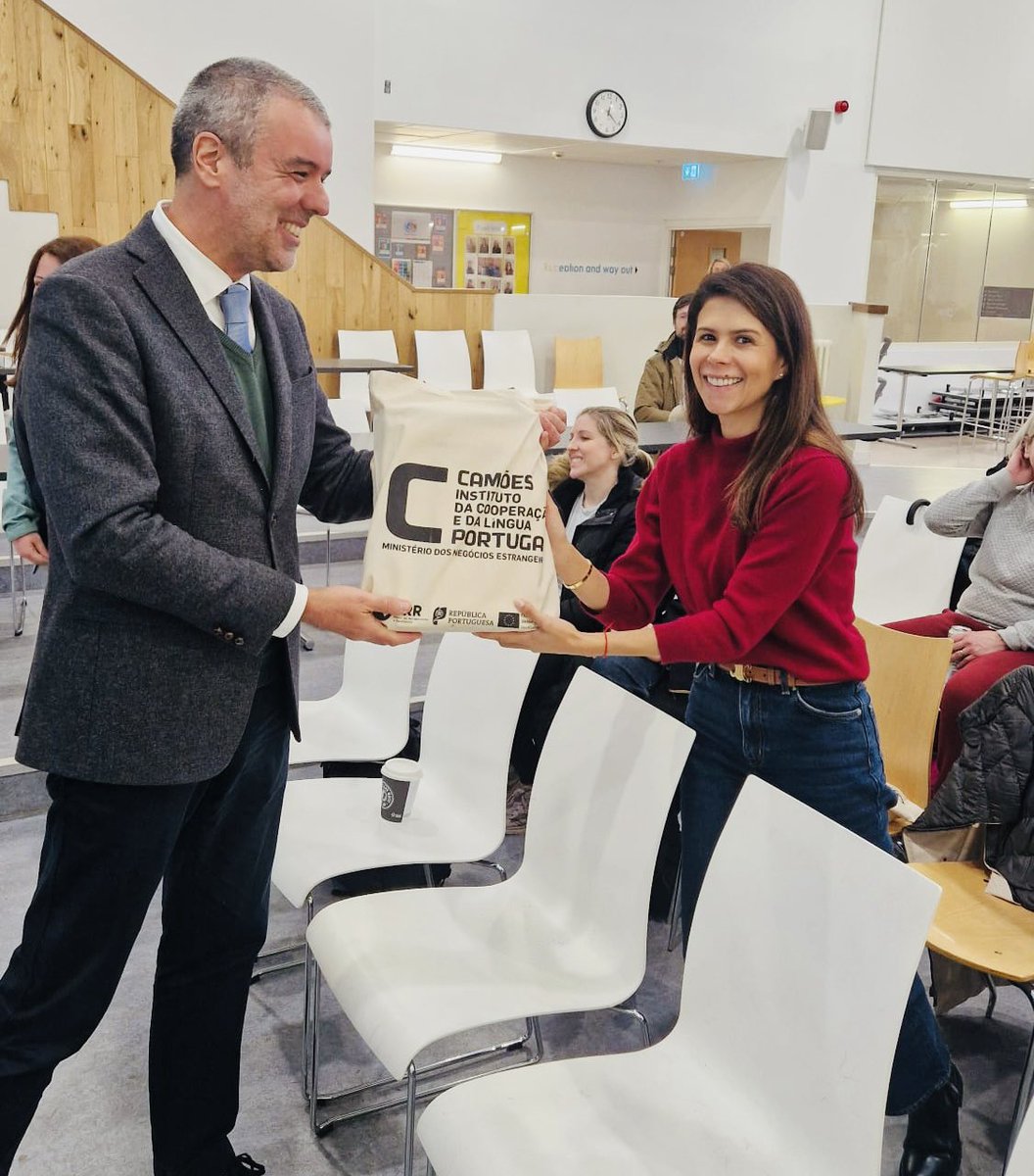 DuarteBueAlves's tweet photo. Around 60 families have received iPads for digital Portuguese 🇵🇹 learning. More tools and apps to disseminate our language in Scotland 🏴. @camoes_ip @verguetec @nestrangeiro_pt @_CPLP #portugues #lingua #camoes #aprender #tablets #ipad #apps #bibliotecas #digital https://t.co/906yCMzXyh
