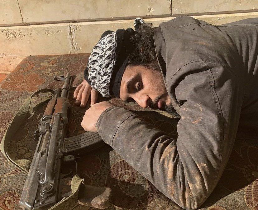 الله يرحمك ويتقبلك يا عبد الباسط الساروت، حمص حرة يا ساروتنا ورجعوا الشباب فاتحين.

ياريتك معنا #ردع_العدوان