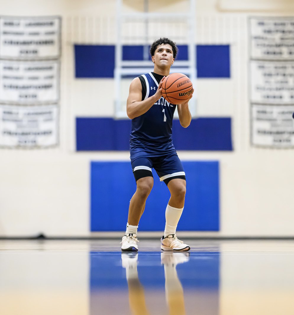 SM falls 56-55 to Deerfield. We were led by Alex Echevarria ‘26 with 21pts, Jakare Innocent ‘27 with 10pts, and CJ Farrell ‘27 with 10pts. Back at it tomorrow! #GoSMLions <a href="/SMSSports/">St. Mark's Athletics</a> <a href="/NEPrepBB/">NE Prep Mens Basketball</a> <a href="/ZeroGravityBB/">Zero Gravity Basketball</a> <a href="/SuperPreps/">Super Preps Hoops</a> <a href="/nehoopjournal/">New England Basketball Journal</a>