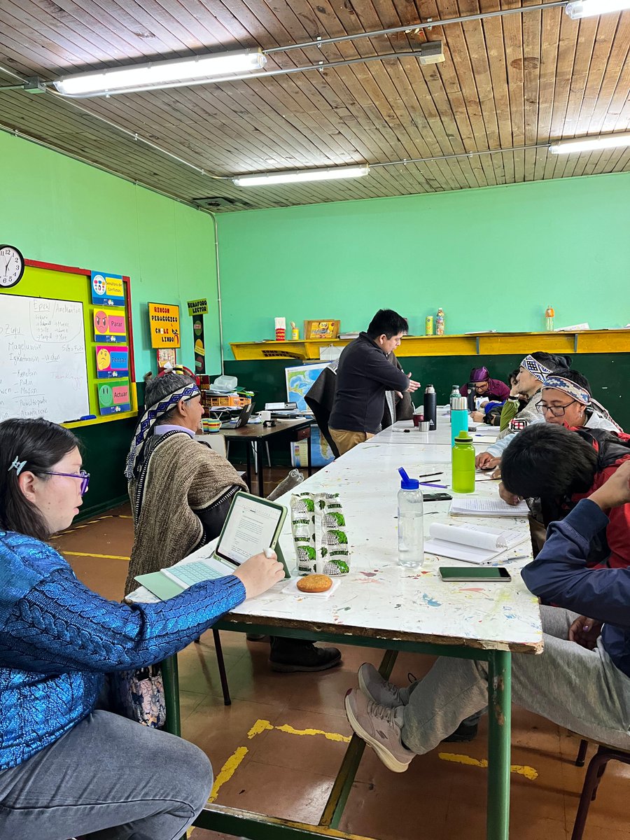 AcademiaMapuche's tweet photo. 🌿 Chaltumay pu kimelfe ka pu chillkatufe cierre #koneltun en Victoria #LaAraucanía @AcademiaMapuche @mapuzuguletuain  @CONADI_Gob https://t.co/rfXxxgxdN9