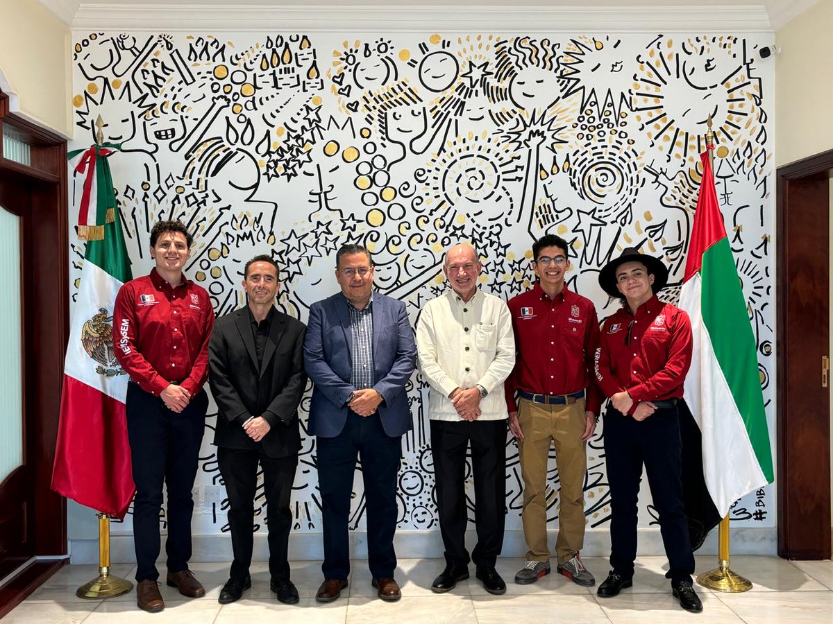 SRE_mx's tweet photo. 📸 Personal de la @EmbaMexEAU  dio la bienvenida a estudiantes de Michoacán que participaron en el #GlobalFoodWeek, gracias a las becas otorgadas por el @GobMichoacan  para convertirse en embajadores comerciales en Emiratos Árabes Unidos.

Durante el encuentro, los estudiantes compartieron sus experiencias y estrategias para promover a empresas michoacanas en el escenario internacional, contribuyendo al fortalecimiento de los lazos comerciales y posicionando los productos de Michoacán en el mercado global.

🇲🇽🤝🇦🇪
#DiplomaciaCulturalMX
#DiplomaciaPúblicaMX