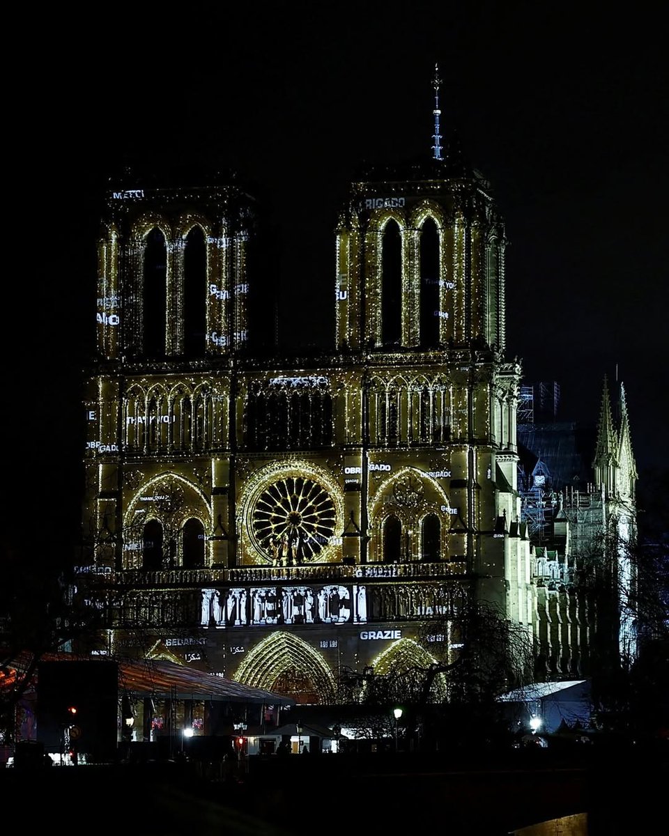 InfosFrancaises's tweet photo. "Et la lumière fut" : après cinq longues années, l’orgue se réveille, les cloches sonnent, la cathédrale Notre-Dame de Paris rouvre ses portes sous les yeux du monde entier. #NotreDameDeParís https://t.co/lTFlyFsLXC
