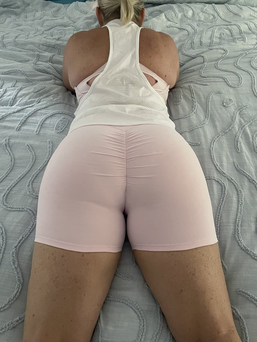 james65349680's tweet photo. Sunday funday before and after getting ready for my workout 😊🔥 https://t.co/4coQ7YrJRi