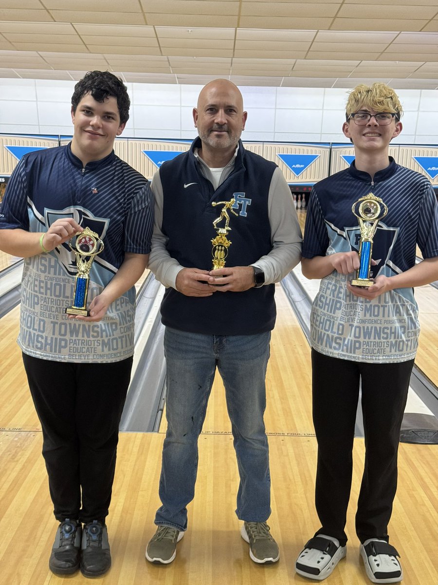 FTHSGirlsBoysB1's tweet photo. Boys start off the season with a first place finish at the Rule the River Tournament at Ocean Lanes with Zack and Brighton going 1-2 for high game! 🏆 https://t.co/rF2DVPguFb