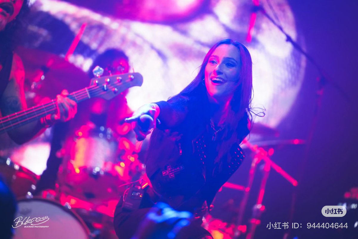 DivaSatanica_BH's tweet photo. In less than a week we will be playing the last show of 2024… Far from being sad, this means that it’s the beginning of a new era ✨.

👉🏼 14/12 - HELL FROM FIRE FEST.
🎟️ https://t.co/CtNWbqDZiY

📸 by BLKCROSS PHOTOGRAPHY.

#divasatanica #bloodhunter #hellfromfirefest #singer https://t.co/uJzJcwlprB