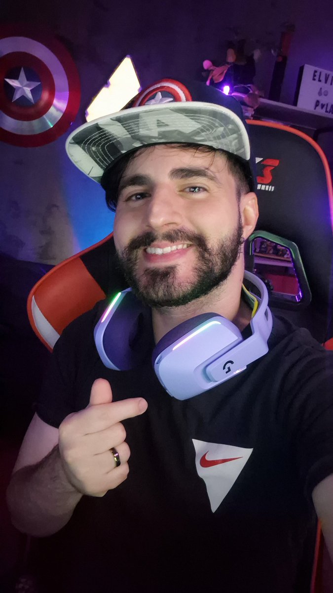 elvisplaylive's tweet photo. Uma daquelas selfies antes da live que preciso postar. :V
😎👾
#gamer #gaymer #live #streamer #twitch #YouTube #gamesgeek https://t.co/YbsNPGT1fI