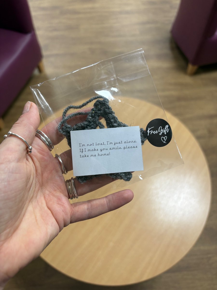 katies_class's tweet photo. Saturday hide โn seek ๐คญ Iโve invested in little bags and stickers โค๏ธ @Leic_hospital #randomactsofcrochetkindness https://t.co/oBKZIW0SW7