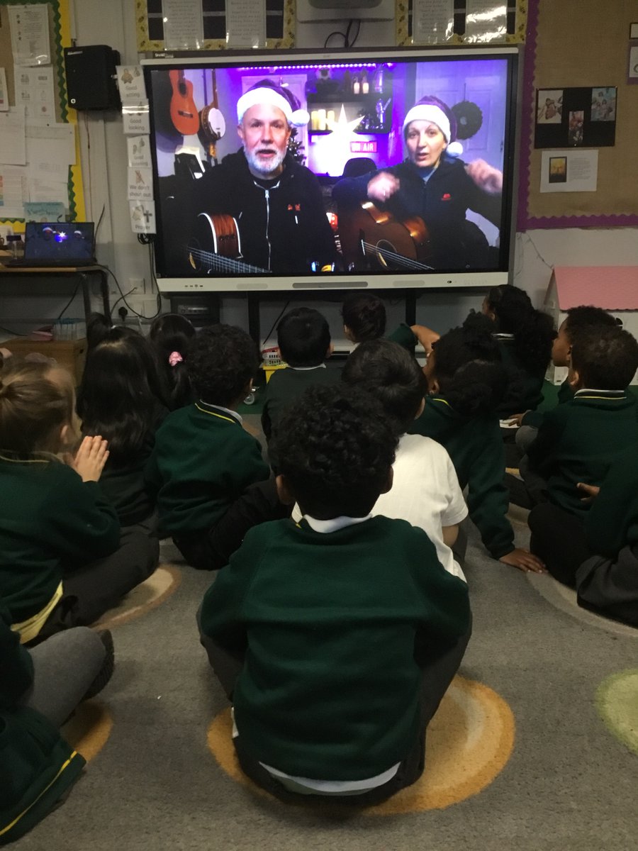 stannespri's tweet image. We started the #FirstWeekOfAdvent with a special assembly and the arrival of our Christmas tree! The school is filled with festive cheer, parents loved the craft workshop and class prayer sessions. We all joined the Adevent Mass and the @Onelifemusic Advent retreat.