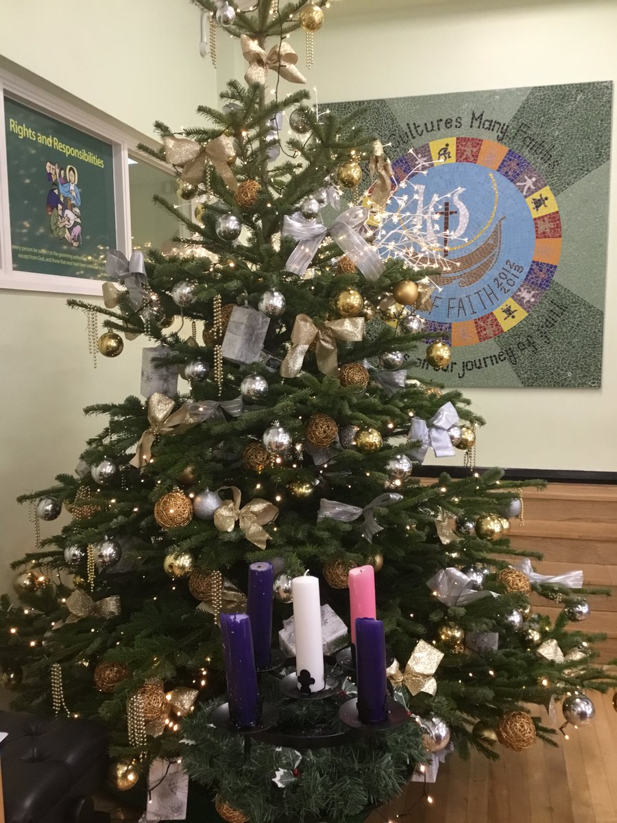 stannespri's tweet image. We started the #FirstWeekOfAdvent with a special assembly and the arrival of our Christmas tree! The school is filled with festive cheer, parents loved the craft workshop and class prayer sessions. We all joined the Adevent Mass and the @Onelifemusic Advent retreat.