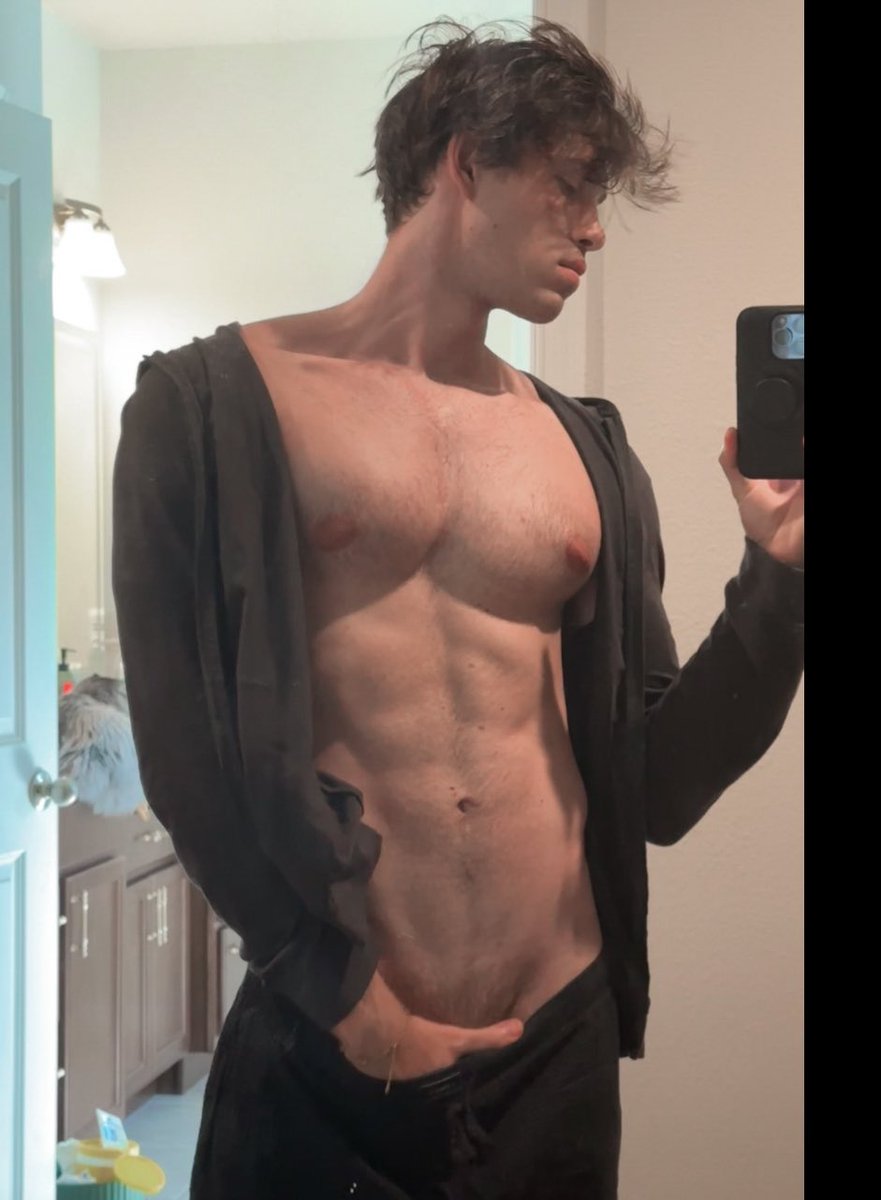 StobbeChase's tweet photo. Rt to drop my pants https://t.co/pQuaBz8CEv