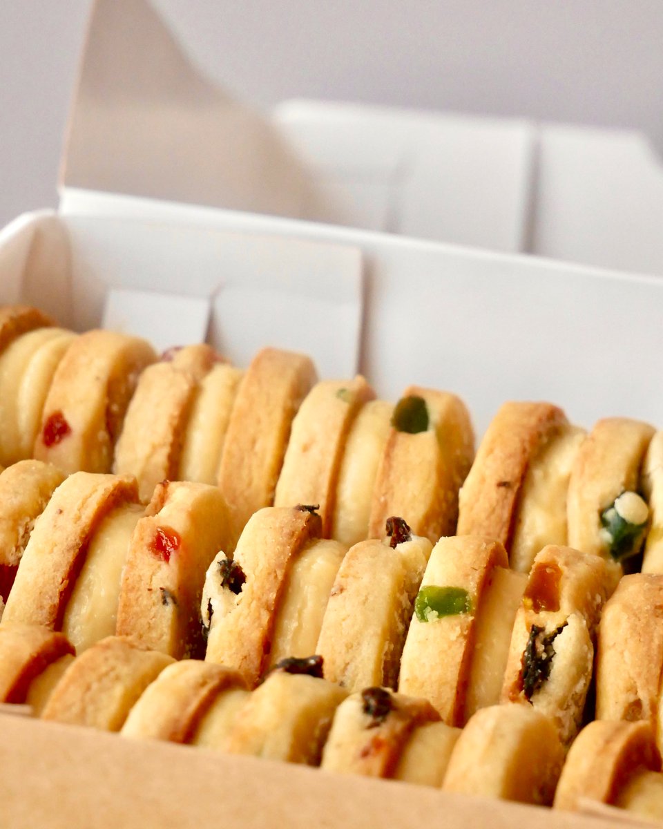 Tantas pruebas con este alfajor y por fin es una realidad, con ustedes… ♥️😭

🎄✨ ALFAJORES SABOR A PANETÓN ✨🎄

Por preventa tenemos 𝟏𝟎% 𝐝𝐞 𝐝𝐞𝐬𝐜𝐮𝐞𝐧𝐭𝐨 hasta el 12, agenden con tiempo q estoy segura q sorprenderán en estas fiestas 🥹 

Ig: Melaniapasteleria 👩🏻‍🍳