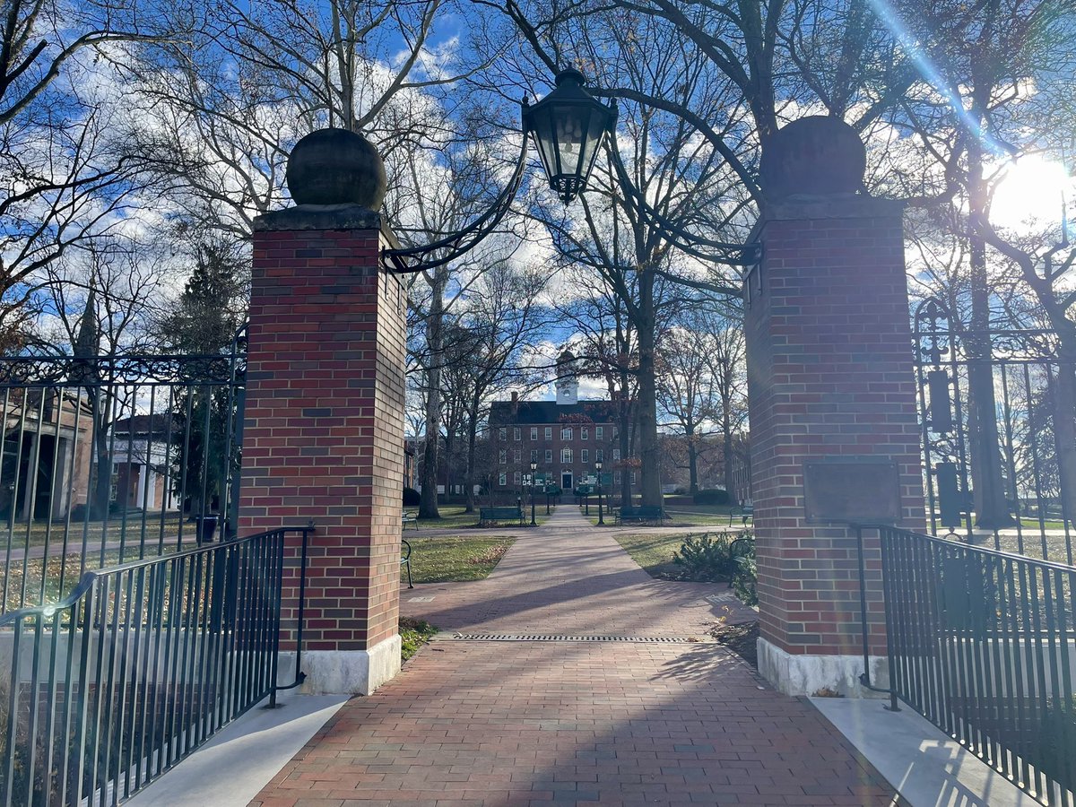Brooks_Jarosz's tweet photo. Back to where the career started at @woub on the campus of @ohiou. Great short visit! Proud @ScrippsOU @scrippsjschool alum. Go Bobcats!
#OU #ohiouniversity #woub #alum #collegepride #tvnews https://t.co/y73eOBFTd3