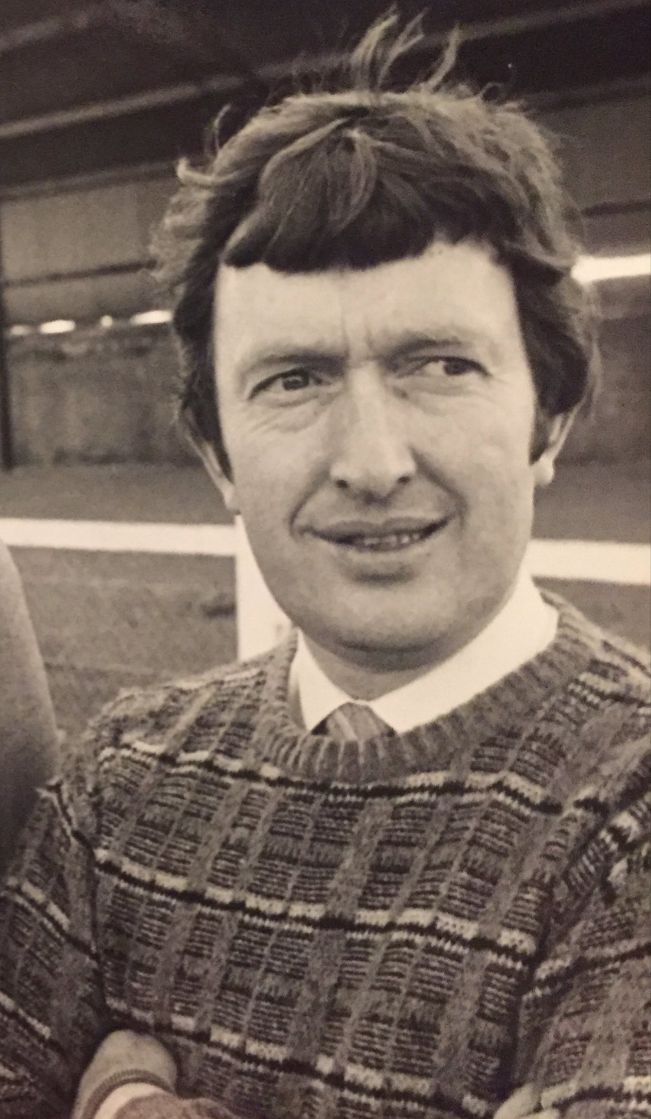 Is údar mór brón dúinn uilig i nGaillimh Aontaithe bás Joe Hanley, an searbhónta is dílse i stair an chumainn. I measc na sár laochra a bhí againn tá áit speisialta ag Joe. Is boichte saol na Gaillimhe inniu.

It is with the greatest sadness that Galway United signals the passing