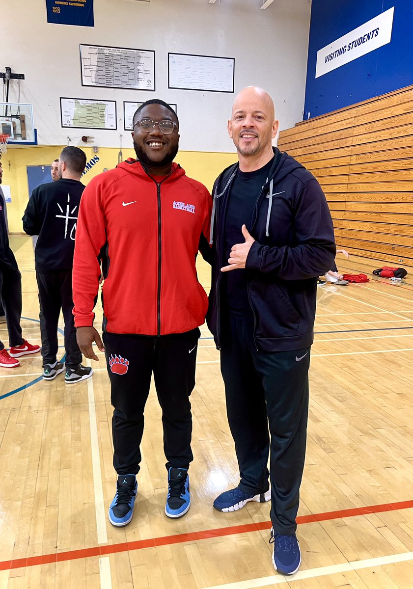 CoachAJordan's tweet photo. When those young men you’ve coached become Men who now Coach. Grateful to be invited by my guy @nehemiah_dedmon to share a message about building a culture of winning off the court with @AHS_AshlandHigh Men’s Basketball team. 

Great meeting HC @aniiirudhsairam ✊🏽 https://t.co/RmOgoYdu9M