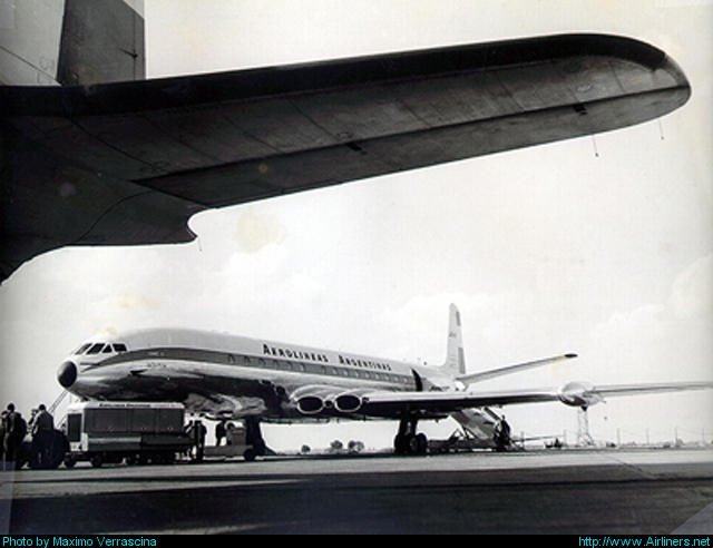 SpottersArg's tweet photo. Algunas fotos de Aerolíneas Argentinas a lo largo de la historia (1950 a 1970) 🇦🇷 https://t.co/cicyjPG9uY