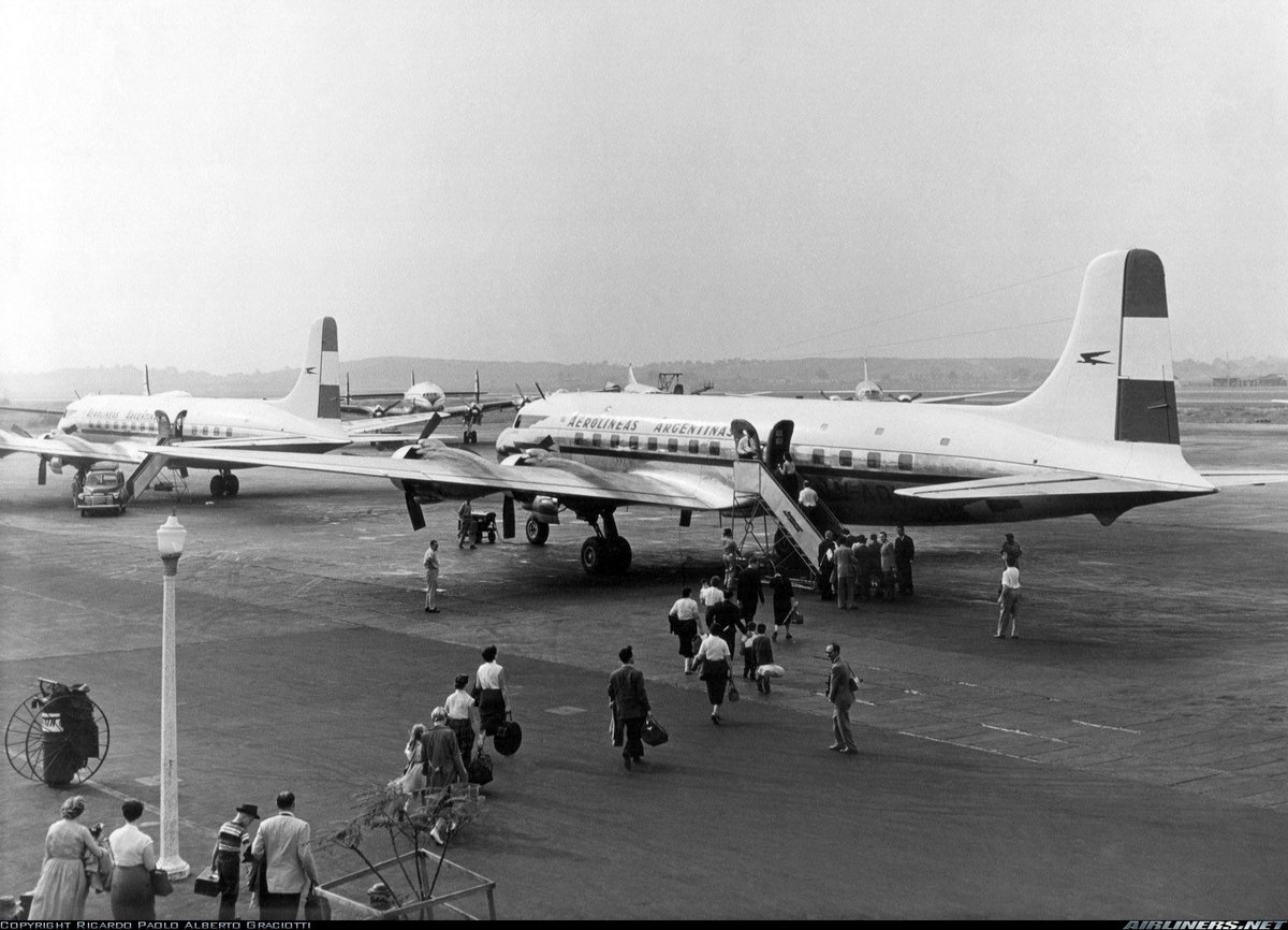 SpottersArg's tweet photo. Algunas fotos de Aerolíneas Argentinas a lo largo de la historia (1950 a 1970) 🇦🇷 https://t.co/cicyjPG9uY