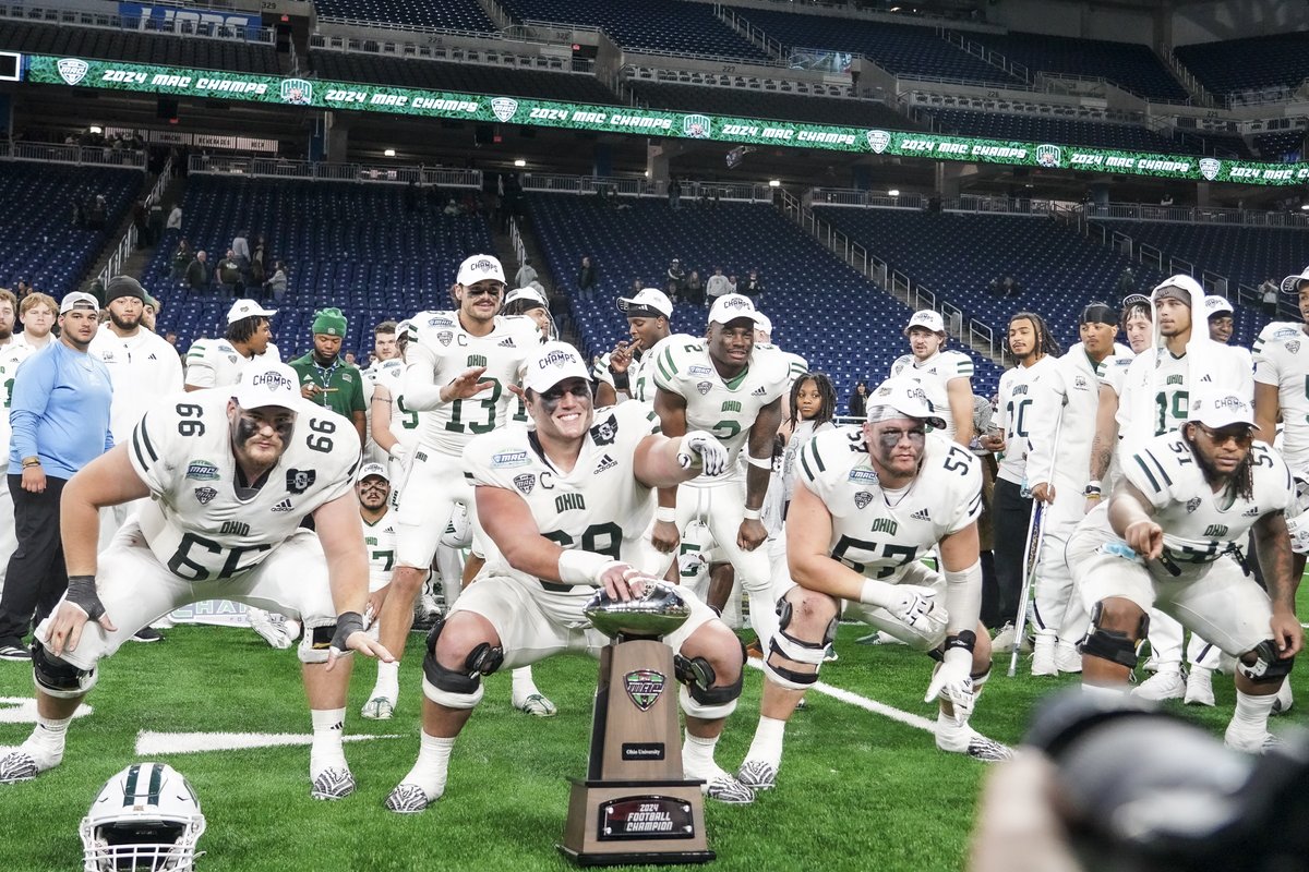🍾 🏆 MAC CHAMPS

Postgame 📸: <a href="/CMallonn/">Conor Mallonn</a>