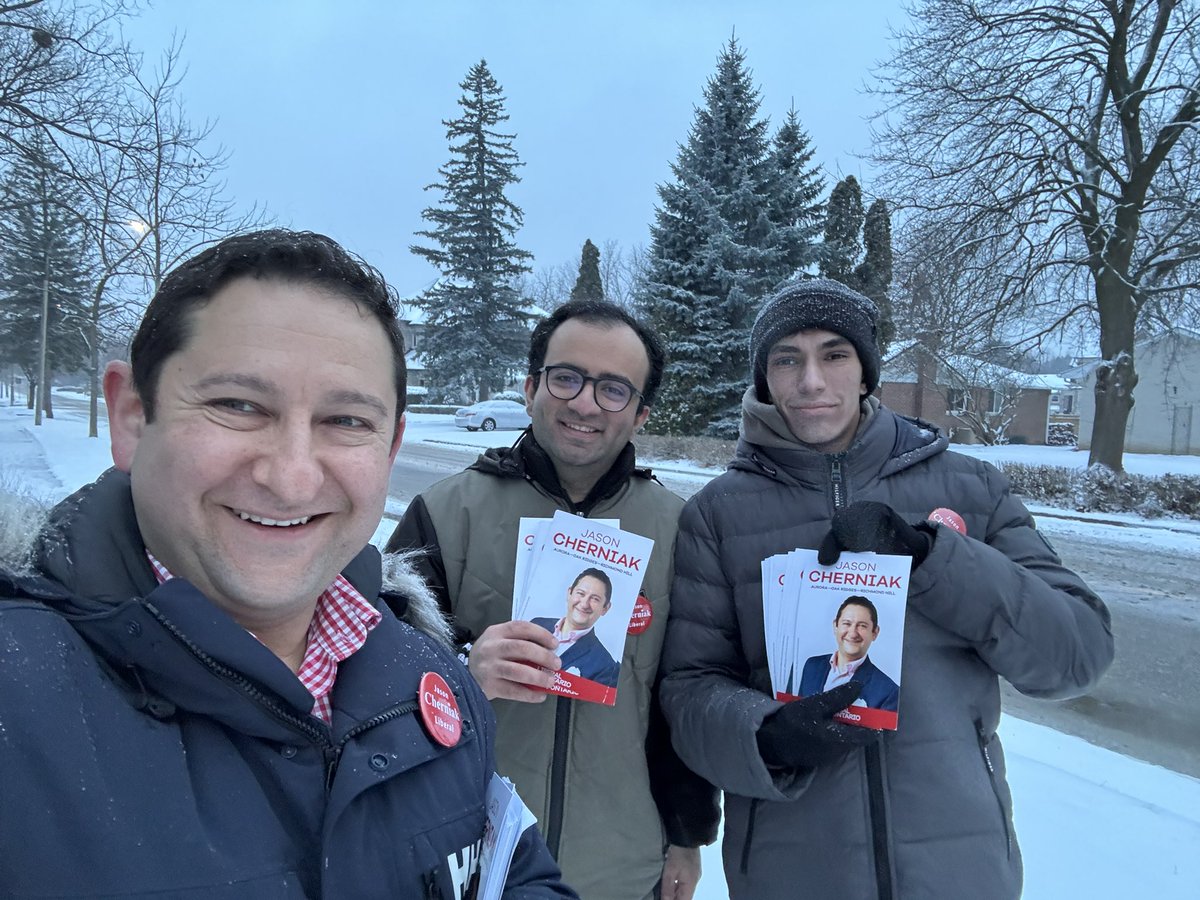 Cherniak's tweet photo. The canvassing this afternoon was great in #aurora #oakridges #richmondhill ! #ONpoli #OLPaction @DanielMojarrab https://t.co/uftG4yeztg
