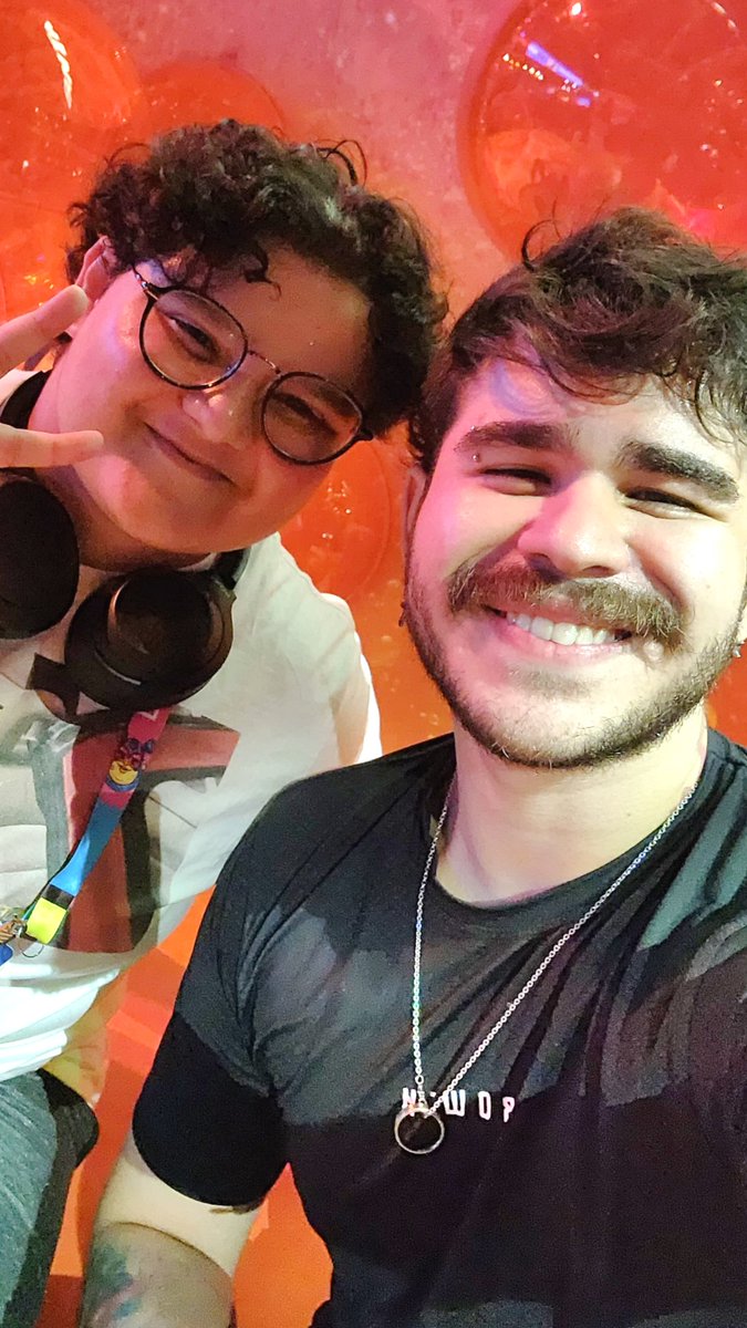 rucilfer_art's tweet photo. encontrei o guaxi na ccxp, mostrei o desenho pessoalmente e ele pediu pra eu mandar aqui mas ele não tem dm aberta 😭 @GuaxinimGamer https://t.co/YowO0p7nG4