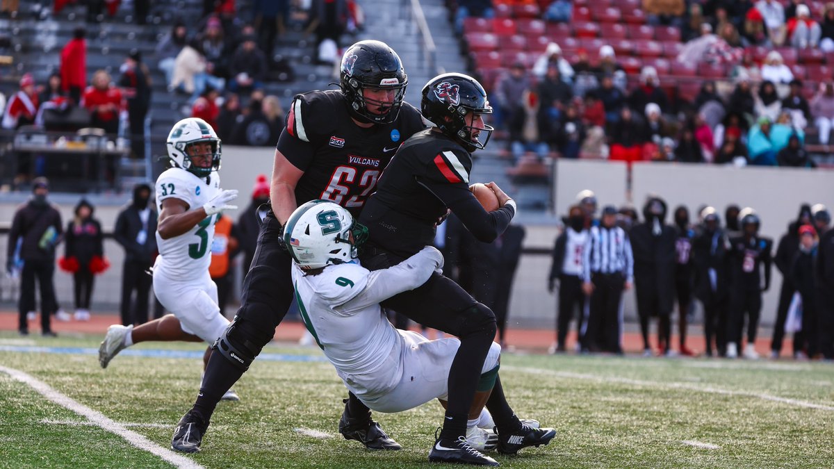 Rock_Athletics's tweet image. FB: No. 11 Slippery Rock jumped out to an early lead and rolled to a 31-13 win at No. 20 California (Pa.) Saturday in the NCAA Quarterfinals to lock up the Super Region One title and a trip to the national semifinals. Quick recap and stats 👇

Recap🔗: tinyurl.com/242uysrg