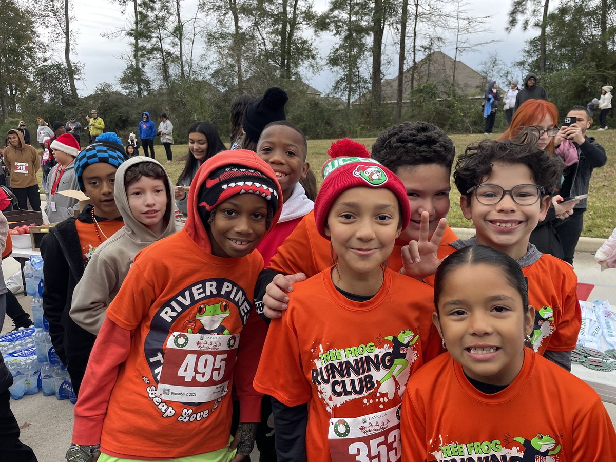 RiverPinesPE's tweet photo. A few pics of the kiddos before the race https://t.co/Z4Ji4GGb8J