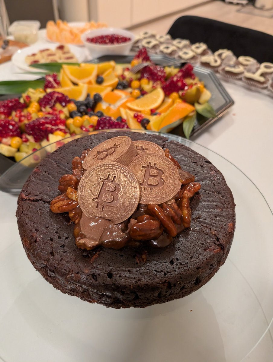 btcsis's tweet photo. 🎉🍹🍰🧁

Celebrated Bitcoin reaching $100K with my dear sisters from #Investhalal 🧡

This milestone is one of a kind. History has been made and we're a part of it to witness. How amazing! 💥

https://t.co/0OeSQlt69J https://t.co/VsqmyD4P7K