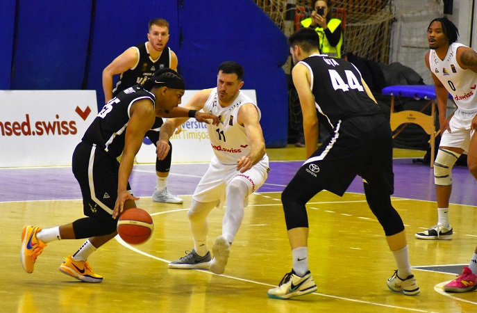baschetromania's tweet photo. CS Vâlcea 1924 Râmnicu Vâlcea a obținut o victorie importantă în  deplasarea de la Timișoara, după ce au învins formația gazdă cu scorul  final de 84 la 79.
https://t.co/AW0QgHGwvD https://t.co/T9d8ExBnhn