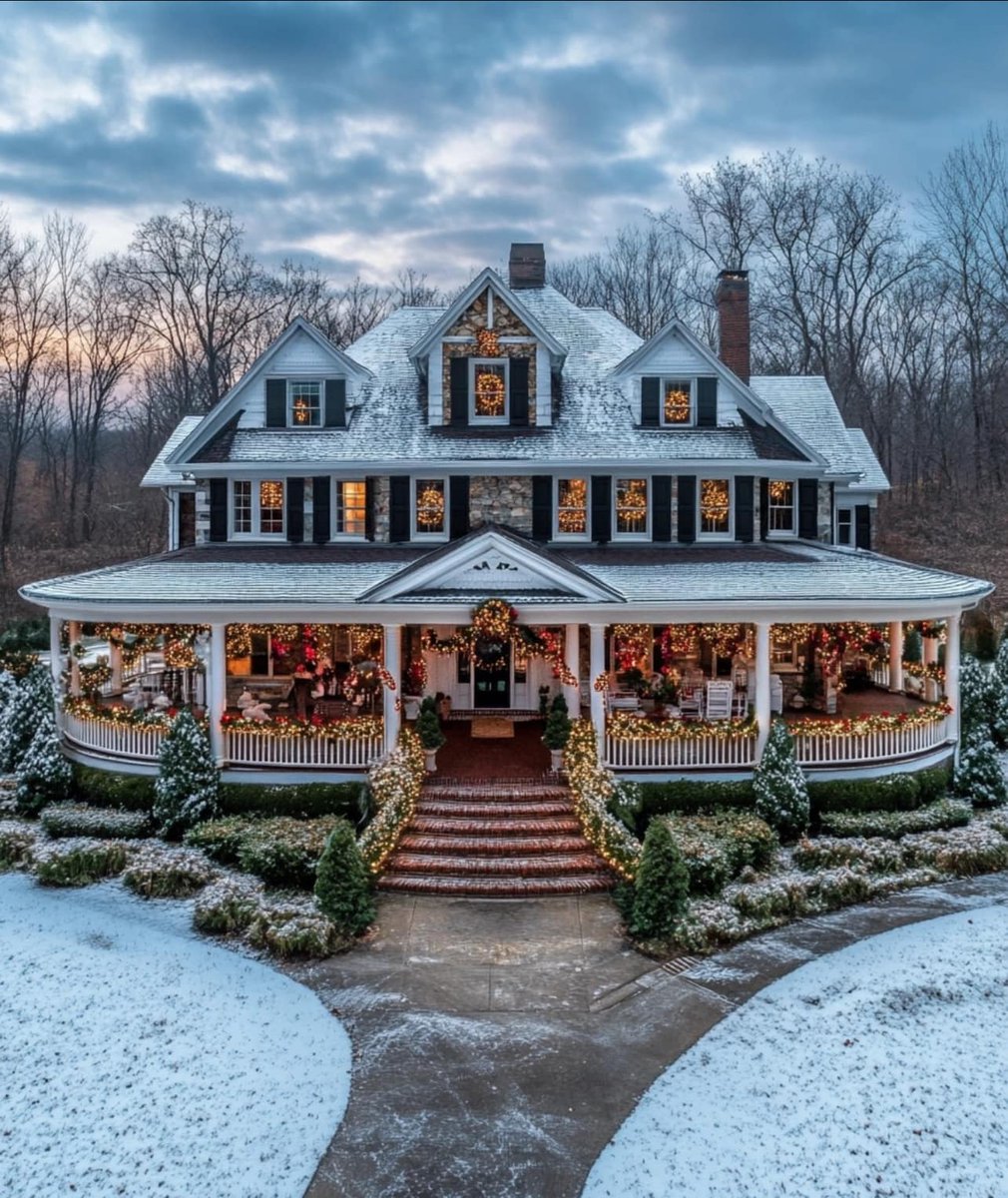 Stepping into a winter wonderland 🌨️✨ Every corner of this cozy abode is wrapped in festive cheer, making every snowy evening feel like a holiday postcard.