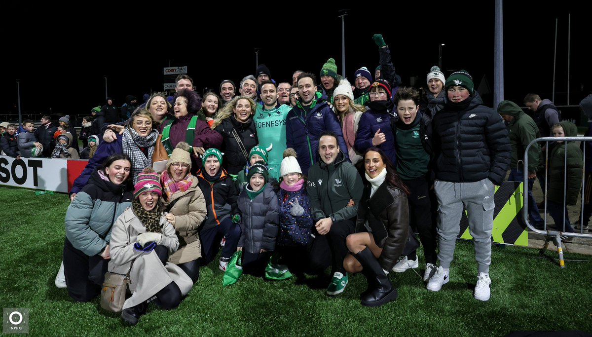 Caolin Blade celebrates with his family after reaching 200 caps for <a href="/connachtrugby/">Connacht Rugby</a> as they picked up a 43-12 win over Zebre Parma in the European Challenge Cup!

📸<a href="/INPHOjames/">James Crombie</a>