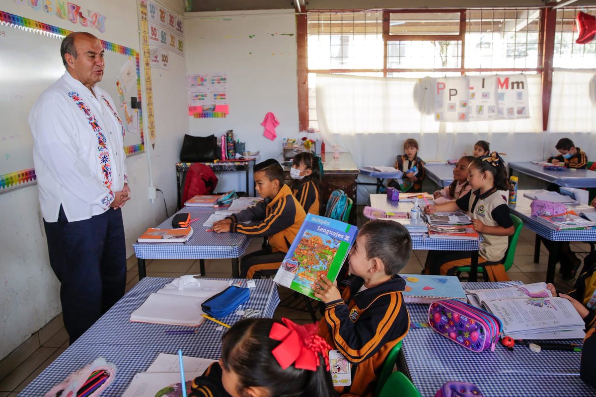 "Cuando enseñamos a los niños a reconocer y expresar sus emociones, les damos las herramientas para construir relaciones sanas y auténticas."

Descansen, sueñen en grande y prepárese para lo mejor. ¡Feliz fin de semana!

#PrimeroLaEducación #NatyCastrejón