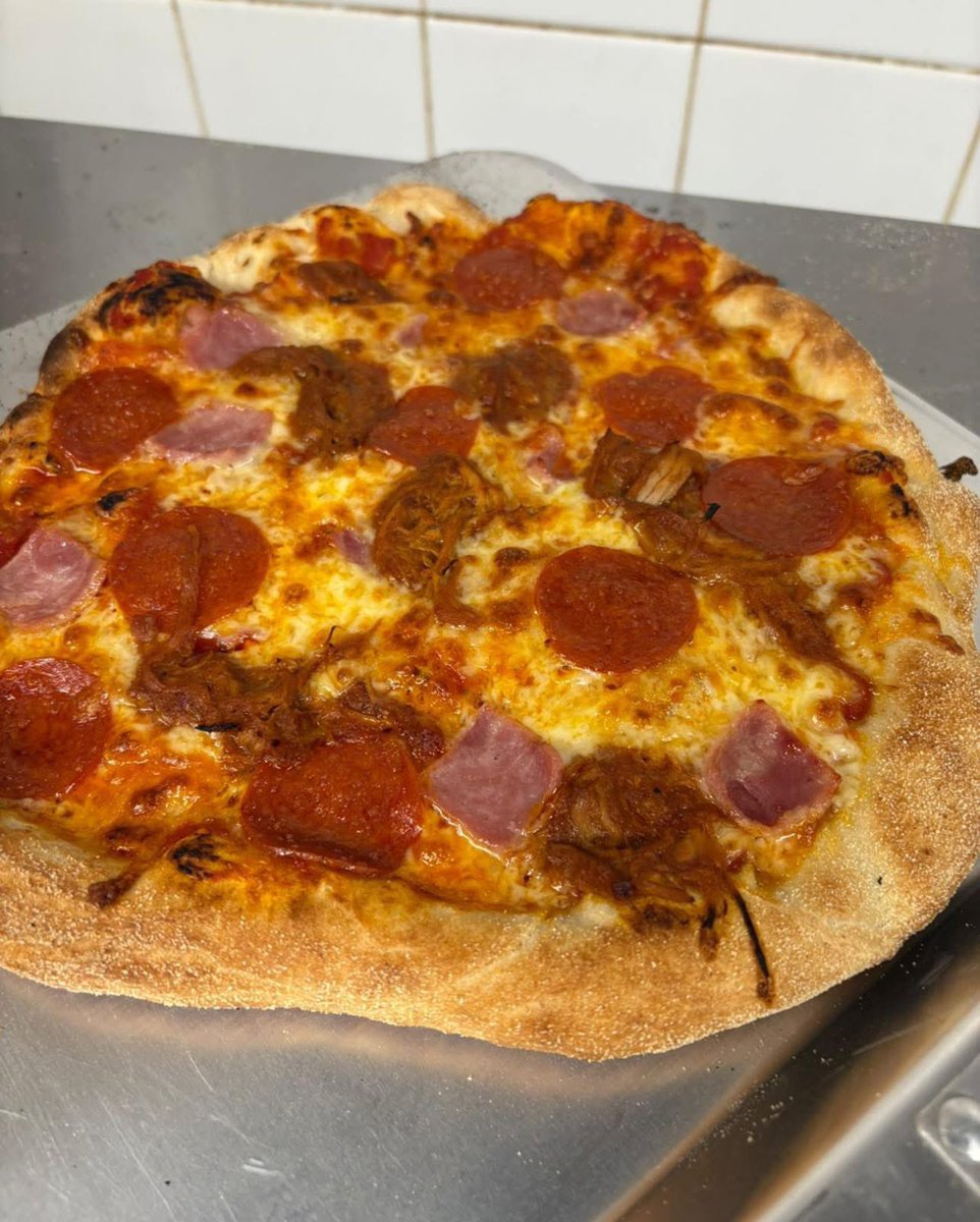 Get yourself to Boots &amp; Laces tomorrow…

⚽️ 2 London Derbies

🍕Stonebaked Pizza and a Pint for £10

🍟Other food options including our Footlong 

🥖Meatball Subs

#tufc
