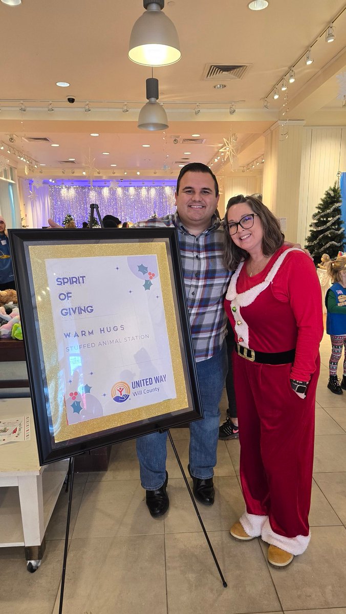 ccarpos's tweet image. The United Way of Will County hosted their annual 💚SPIRIT OF GIVING❤️ event today at The Promenade #Bolingbrook! Honestly one of my favorite events of the year in our community. 

Read More: facebook.com/michael4boling…

@UWUnitedWeWill at @ShopPromenade