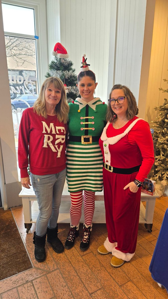 ccarpos's tweet image. The United Way of Will County hosted their annual 💚SPIRIT OF GIVING❤️ event today at The Promenade #Bolingbrook! Honestly one of my favorite events of the year in our community. 

Read More: facebook.com/michael4boling…

@UWUnitedWeWill at @ShopPromenade