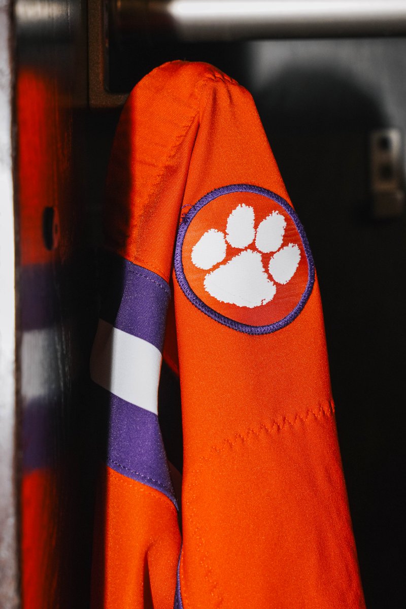 Good guys wear white... and orange. 🟠⚪️🟠