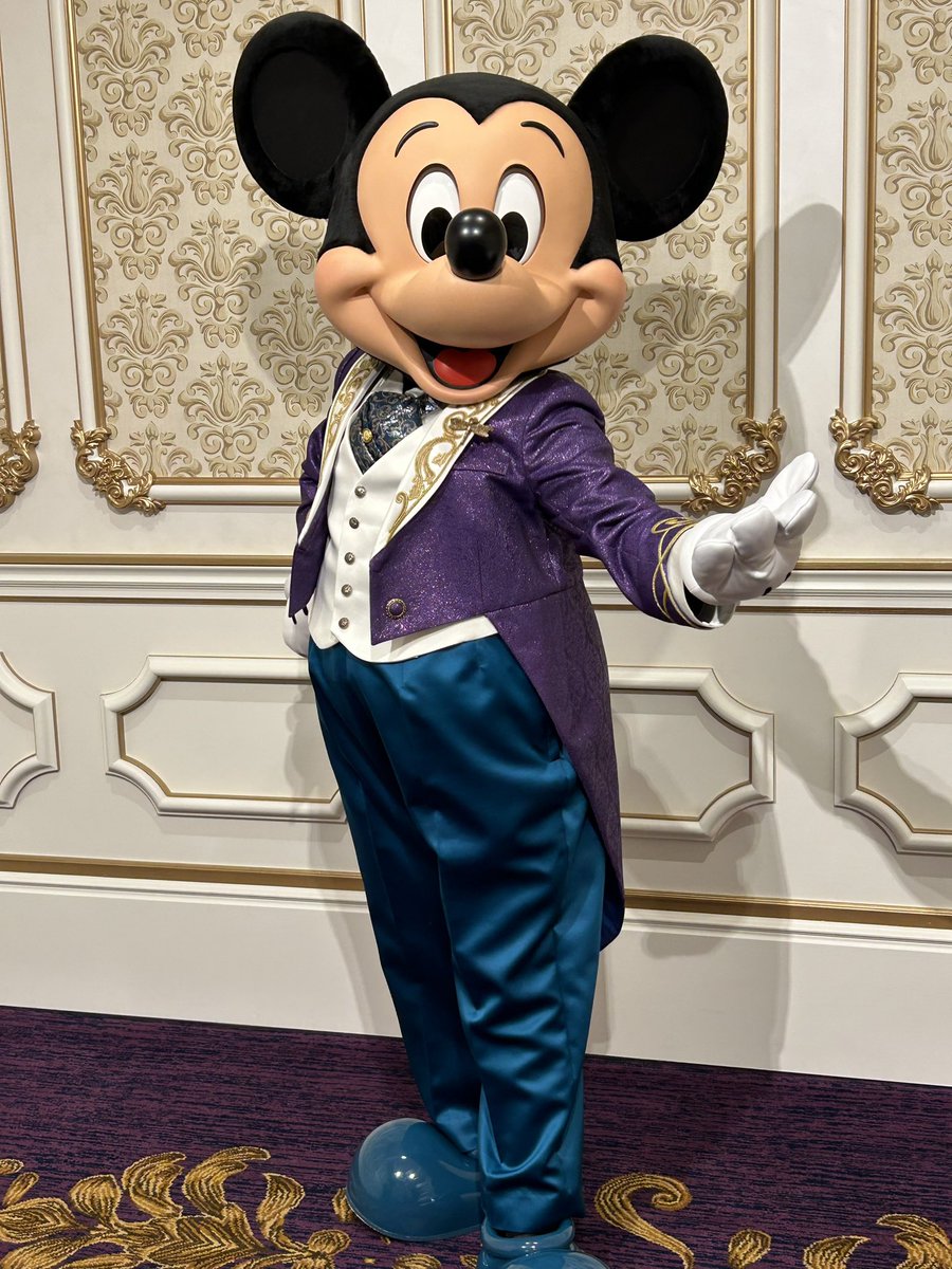 taka5764's tweet photo. 今日は1年半ぶりにディズニーリゾートに来てま〜す。
なんと、ファンタジースプリングホテルのグランドルームに宿泊、3階やけど(笑) https://t.co/ZMRCp8R0WP