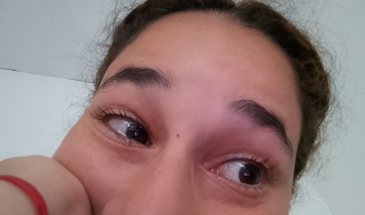 Bueno les vengo a comentar que tuve mi primera compra de mi nuevo emprendimiento de conjuntos y bikinis, y no saben cómo estoy llorando de la felicidad, al principio lo tome re chill pero luego caí y llore mucho jsjsjsjs, es un lograzo esto para mi jdjsj 
Beauti.dailen la cuenta