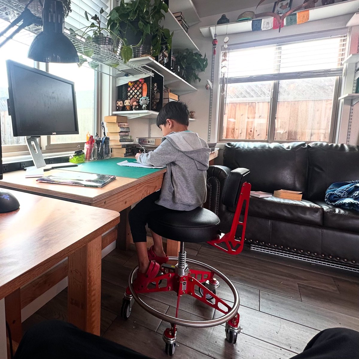 MattCCrampton's tweet photo. New shop chair, the boy can reach the south workbench now 👍

#vyperchair https://t.co/TzGguZcf4r