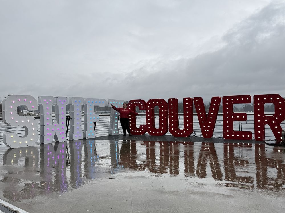 Prince George Taylor Swift fans rent car after flight to Vancouver cancelled torontosun.com/entertainment/…