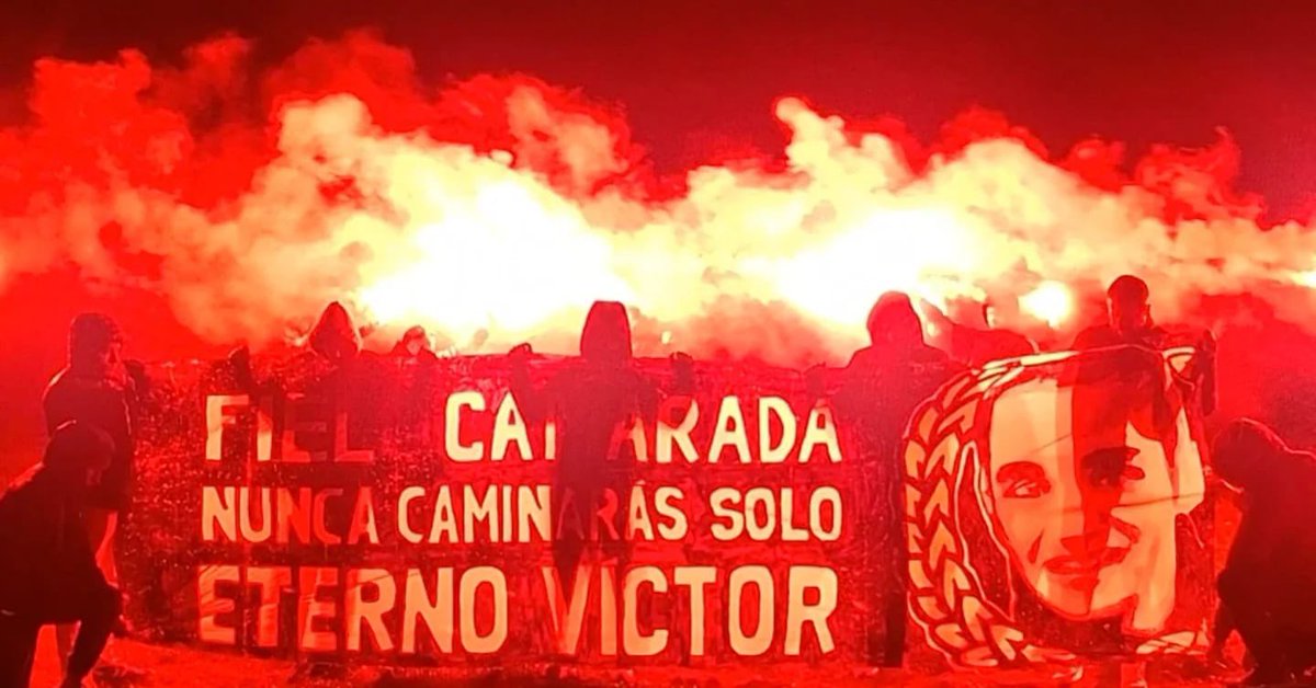 FondoSur_1980's tweet photo. Fiel camarada, nunca caminarás solo. #EternoVíctor https://t.co/q4TKOXicv1