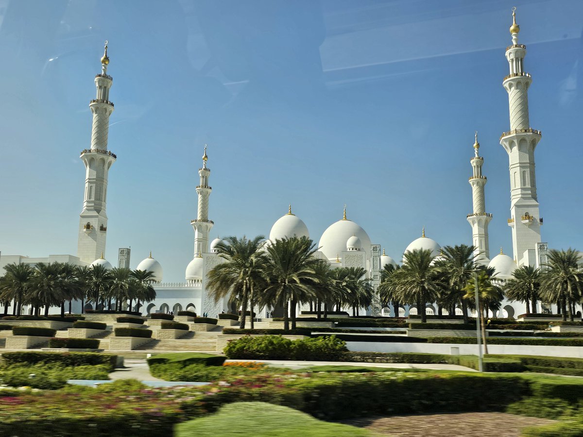 caramelbrown79's tweet photo. We had such an amazing time in UAE! Truly wasn't ready to leave, especially since it's so damn cold here. 🥶
#Dubai
#BurjKhalifa
#AbuDhabi
#GrandMosque
#PresidentialPalace https://t.co/dRnaVMWmbn