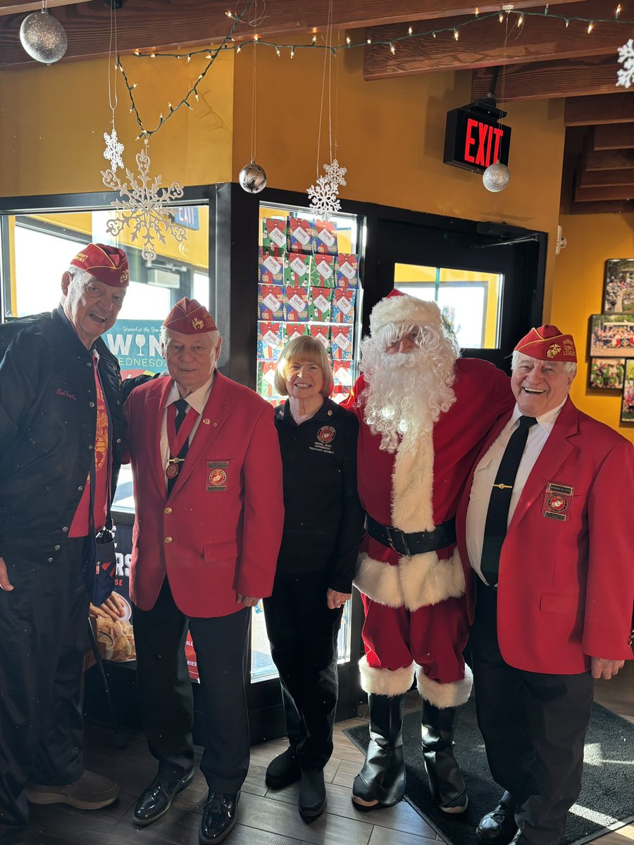 KellySargekel's tweet photo. Outstanding morning w/my fellow Marines working Breakfast w/Santa @5 of our regional AppleBees locations. Great turnouts & lots of happy kids! Marine Toys for Tots Foundation #USMCvets #MerryChristmas https://t.co/j1xcrxGdpg