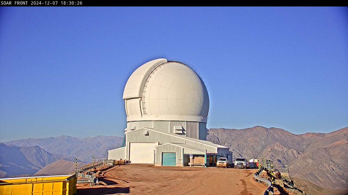 OvniChile1's tweet photo. Cielos despejados sobre el Cerro Pachón y Cerro Tololo 🌌🔭, con vistas impresionantes desde los observatorios Blanco y SOAR. ¡El universo nunca se vio tan cerca! 🌠
📸 Crédito: NOIRLab
#Astronomía #CieloNocturno #Observatorios #CerroPachón #CerroTololo #SOAR #NOIRLab https://t.co/JbWnI1ssyt