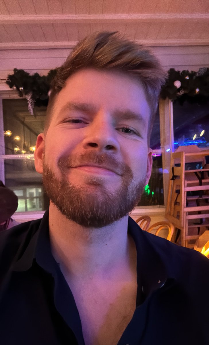 lliammatthewss's tweet photo. In the clerb we all drunk 🥴 https://t.co/cFgKS0kSBW