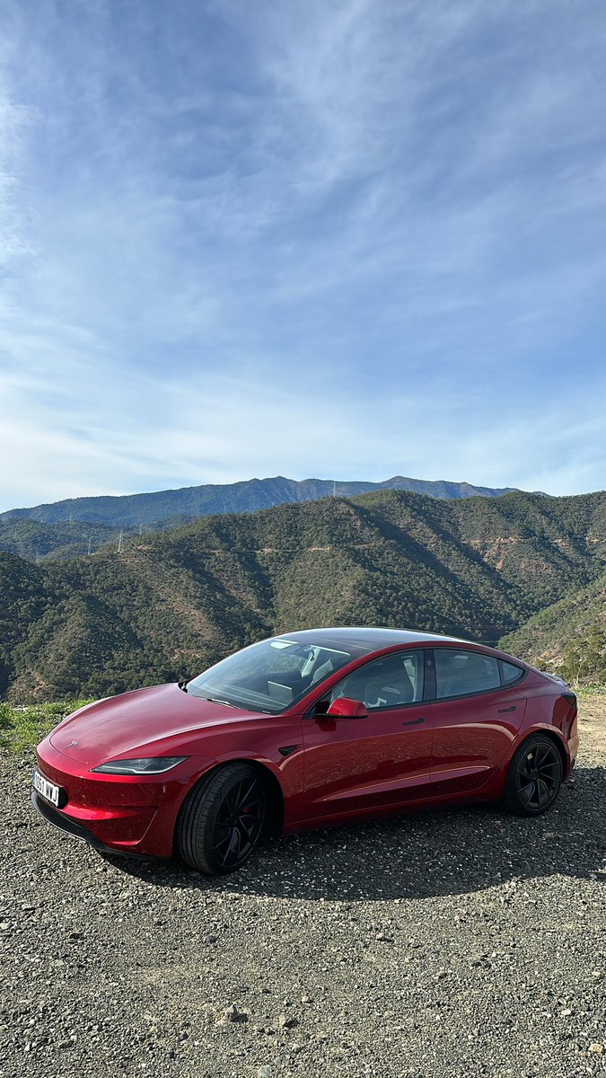 Emilio_JFRey's tweet image. Es impresionante lo poco que gasta el #TeslaModel3Performance para las prestaciones que tiene