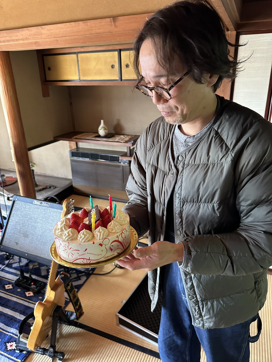 cagesv's tweet photo. 昨日の中井さんのお店のプレオープニングパーティ楽しかったなー！NagakumoもYMBも最高のライブでした。リハから打ち上げまでずっと幸せな時間でした。そして今日は東京でナードのツアーファイナル！こちらも楽しみすぎます！！！！ https://t.co/ph4iz6ZgIt