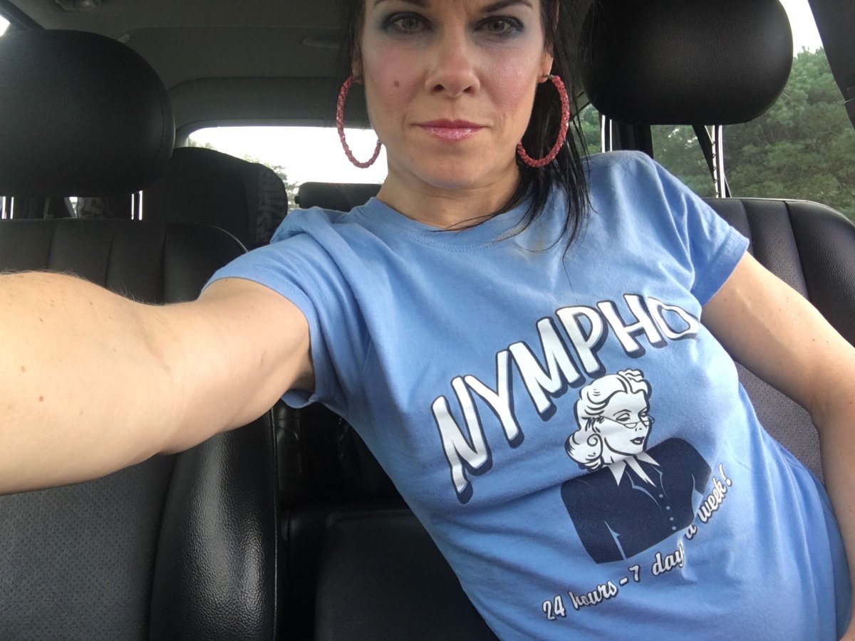 Vixenvango1's tweet photo. The shirt says it all😈😮💋💋🦊
#MILF #hotwife #vixen #sexy #thirt #onlyfans #USA #nympho #wife https://t.co/VmUAKBS2N3