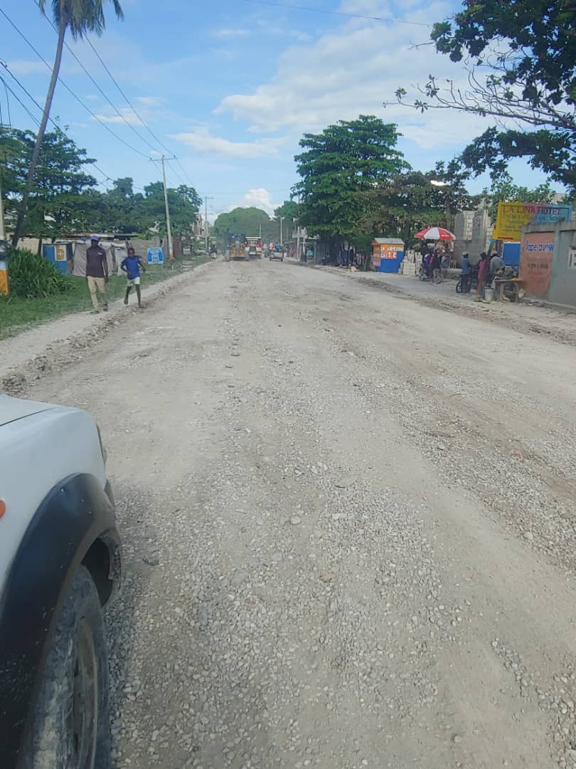 infosprecis's tweet photo. Félicitations au MTPTC pour les travaux d'aménagement sur le tronçon Cayes/Port-Salut (entrée Gelée-Pont Salomond). Une initiative qui renforce l'accès et booste le développement local. Merci pour cet engagement concret au service de la population ! 👏
#Hosty #Travail https://t.co/nwrgXBQfMF
