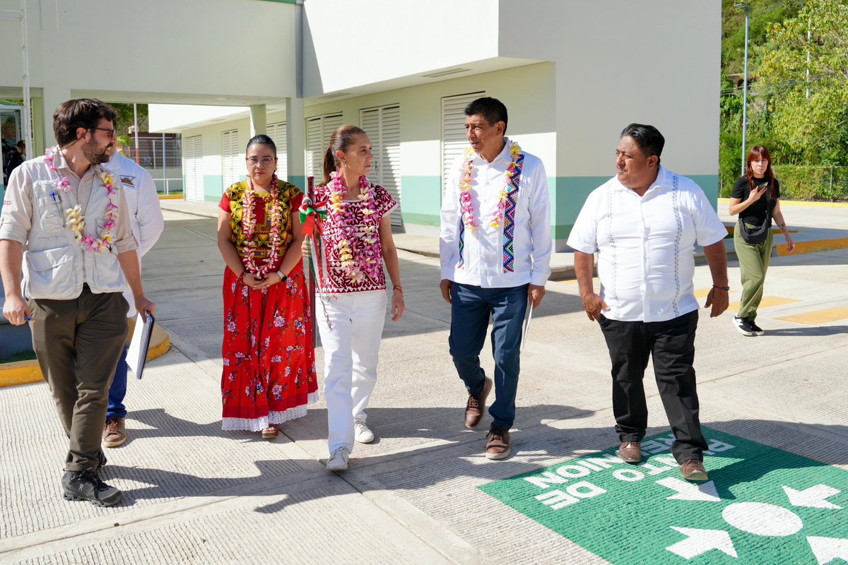Salomón Jara Cruz (@salomonj) on Twitter photo En su primera visita como Presidenta de nuestro país, inauguramos el Centro de Salud Docente con Servicios Ampliados de Santiago Astata junto a la Doctora <a href="/Claudiashein/">Claudia Sheinbaum Pardo</a> y el director general del <a href="/IMSS_Bienestar/">IMSS Bienestar</a>, <a href="/AlexSvarch/">Alex Svarch</a>, una obra con la que se brindará atención médica En su primera visita como Presidenta de nuestro país, inauguramos el Centro de Salud Docente con Servicios Ampliados de Santiago Astata junto a la Doctora <a href="/Claudiashein/">Claudia Sheinbaum Pardo</a> y el director general del <a href="/IMSS_Bienestar/">IMSS Bienestar</a>, <a href="/AlexSvarch/">Alex Svarch</a>, una obra con la que se brindará atención médica