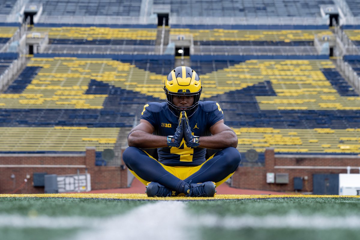 UMichFootball's tweet photo. Fired up to have @4k_Don in maize and blue! 🔥 https://t.co/3dSW8QkwmX